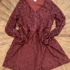 Lacy romper with pockets!